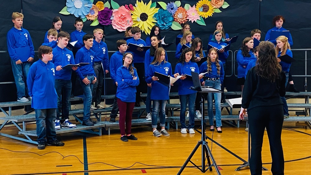 Jennifer Coleman directs 6th-8th grade choir